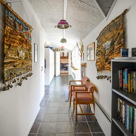 3 Bedroom Gorgeous In Holiday home *
